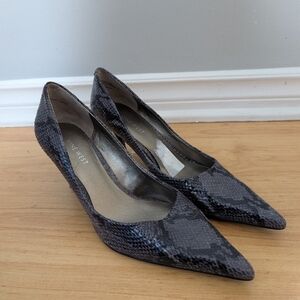 Nine West Gray Snakeskin Women's High Heels Pointed Toe High Size 8 Black Euc